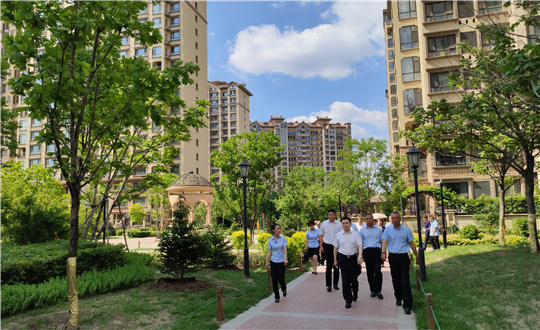 10.物业公司总经理岳奇带队到嘉邑查抄_副本.jpg 10.物业公司总经理岳奇带队到嘉邑查抄_副本.jpg