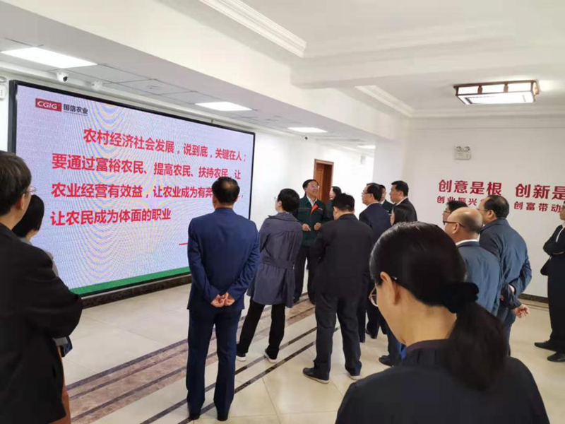 8.农业总公司欢迎全国人大常委辅导调查.png