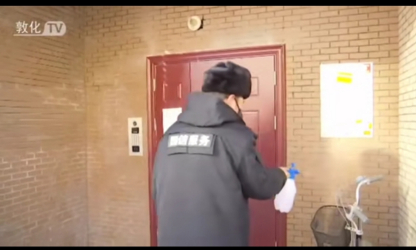 01.敦化市媒体采访BBIN宝盈集团物业一线家人_副本.jpg