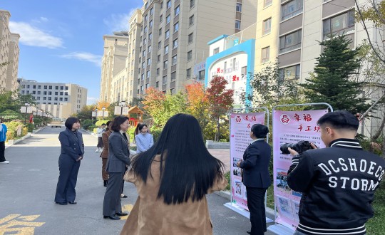 18.延边州妇联、敦化市妇联、成功街路及文苑社区辅导一行光临物业总公司参观进建_副本.jpg