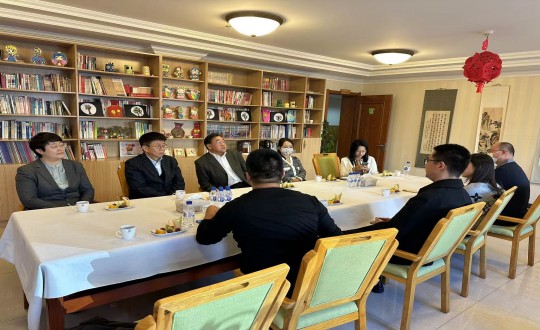 17.王岩董事长欢迎推想医疗首创人陈宽一行_副本.jpg 17.王岩董事长欢迎推想医疗首创人陈宽一行_副本.jpg