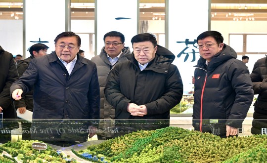 封面.市委书记张恩德一行光临BBIN宝盈集团集团走访调研_副本.jpg