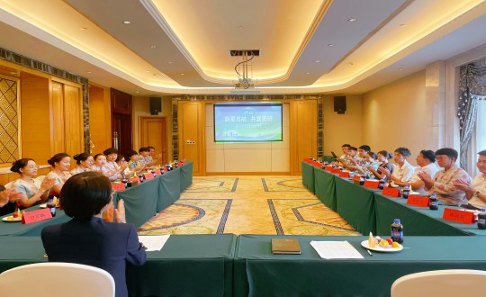 18.酒店公司召开实习生碰头会暨沟通座谈会_副本.jpg 18.酒店公司召开实习生碰头会暨沟通座谈会_副本.jpg