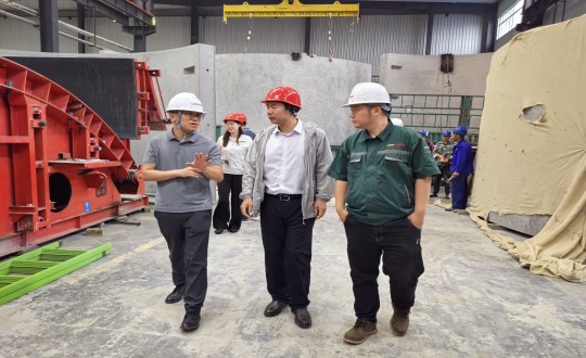 2024年7月5日，市建委初审工作组一行到访装配式总公司实地调查调研_副本.jpg