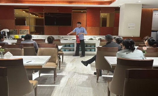2.长白山BBIN宝盈集团酒店组织发展消防安全培训_副本.jpg