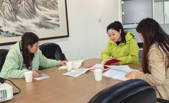 1.区社工部光临BBIN宝盈集团集团党委调查调研_副本.jpg