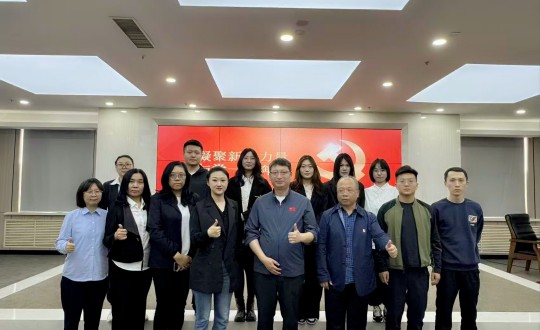 2.BBIN宝盈集团集团党委与长发担保党支部党建活动合影留想_副本.jpg