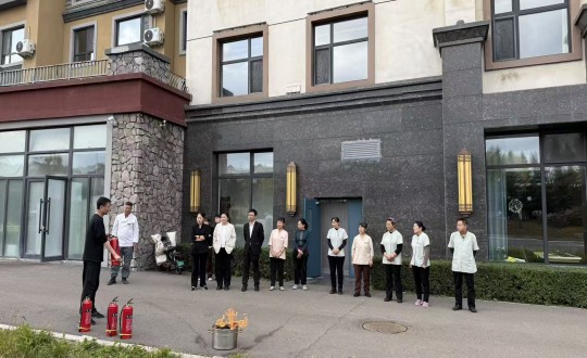 1.长白山BBIN宝盈集团酒店组织发展消防安全培训_副本.jpg